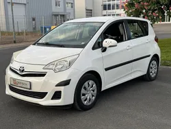 Weiß Gebraucht 2012 Toyota Verso-S Van / Kleinbus | 5.550 € (Fairer Preis)