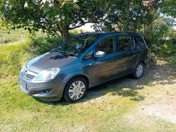 Grau Gebraucht 2012 Opel Zafira Family Van / Kleinbus | 4.200 € (Guter Preis)