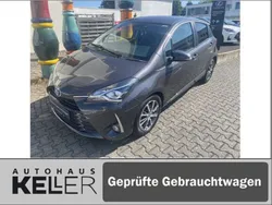 Grau Gebraucht 2019 Toyota Yaris Hybrid Club Limousine | 15.490 € (Guter Preis)