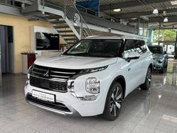 Weiß Gebraucht 2025 Mitsubishi Outlander P-HEV Top SUV | 54.900 €