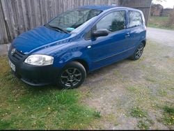 Blau Gebraucht 2011 VW Fox Kleinwagen | 1.790 € (Guter Preis)