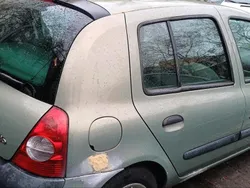 Grün Gebraucht 2001 Renault Clio II Kleinwagen | 800 €