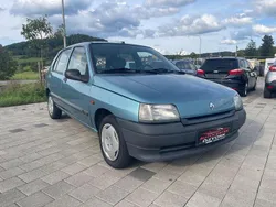 Grün Gebraucht 1994 Renault Clio Kleinwagen | 1.500 €