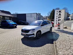 Moonweiss metallic Neu 2025 Skoda Karoq SportLine SUV | 43.950 € (Teuer)