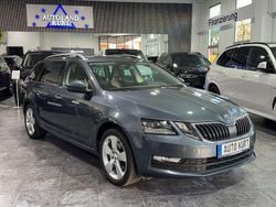 Grau Gebraucht 2018 Skoda Octavia Clever Kombi | 16.850 € (Fairer Preis)