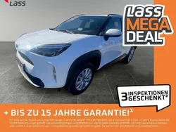 Schneeweiß Gebraucht 2024 Toyota Yaris Hybrid Comfort Limousine | 23.980 € (Etwas zu teuer)