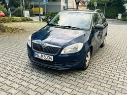 Blau Gebraucht 2011 Skoda Fabia Kleinwagen | 2.900 € (Superpreis)