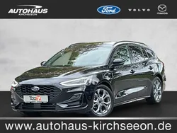 Obsidianschwarz (schwarz) Gebraucht 2023 Ford Focus ST-Line Kombi | 24.900 € (Guter Preis)