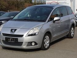 Grau Gebraucht 2011 Peugeot 5008 Family Van / Kleinbus | 5.000 € (Fairer Preis)