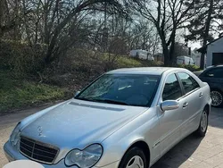 Grau Gebraucht 2003 Mercedes C180 Limousine | 2.400 € (Guter Preis)