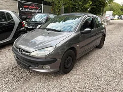 Grau Gebraucht 1999 Peugeot 206 Kleinwagen | 400 €