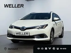 Weiß Gebraucht 2018 Toyota Auris Hybrid Executive Limousine | 17.900 € (Etwas zu teuer)
