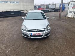 Grau Gebraucht 2005 Opel Astra Edition Limousine | 1.990 € (Fairer Preis)