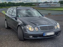 Grau Gebraucht 2006 Mercedes E280 Classic Kombi | 9.500 €