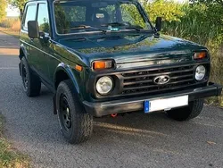 Grün Gebraucht 2010 Lada niva SUV | 11.400 €