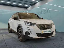 Weiß Gebraucht 2022 Peugeot e-2008 SUV | 21.389 € (Fairer Preis)
