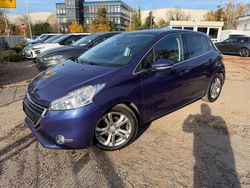 Blau Gebraucht 2014 Peugeot 208 Allure Kleinwagen | 3.999 € (Fairer Preis)