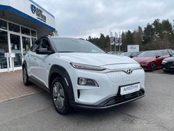 Chalk white / phantom black /. Gebraucht 2020 Hyundai Kona Style SUV | 19.490 € (Fairer Preis)