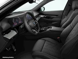 Black sapphire metallic Gebraucht 2024 BMW 520 Comfort Edition Kombi | 55.644 € (Fairer Preis)
