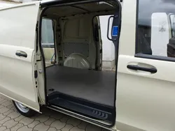 Grau Gebraucht 2019 Mercedes Vito Van / Kleinbus | 13.890 € (Guter Preis)