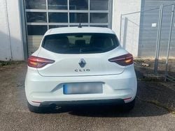 Weiß Gebraucht 2021 Renault Clio V Intens Kleinwagen | 13.800 € (Fairer Preis)