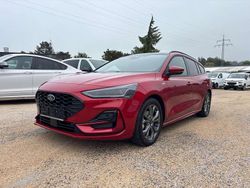 Rot Gebraucht 2023 Ford Focus ST-Line Kombi | 21.490 € (Superpreis)