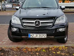 Schwarz metallic Gebraucht 2009 Mercedes GL420 SUV | 16.000 €