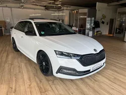 Weiß Gebraucht 2021 Skoda Octavia First Edition Kombi | 18.800 €