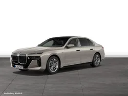 Grau Gebraucht 2024 BMW 740 Limousine | 95.237 € (Etwas zu teuer)