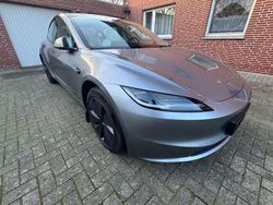 Grau Gebraucht 2025 Tesla Model 3 Limousine | 48.600 € (Etwas zu teuer)