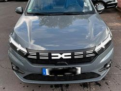 Grau Gebraucht 2023 Dacia Sandero Expression Kleinwagen | 13.800 € (Guter Preis)