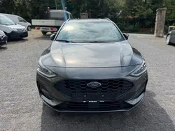 Grau Gebraucht 2022 Ford Focus ST-Line Kombi | 13.999 € (Teuer)