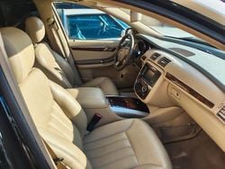 Weiß Gebraucht 2008 Mercedes R500 Van / Kleinbus | 6.997 €