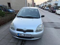 Silber Gebraucht 2002 Toyota Yaris Limousine | 2.000 € (Fairer Preis)