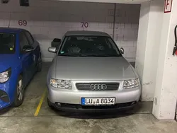 Silber Gebraucht 2002 Audi A3 Ambiente Limousine | 1.650 € (Fairer Preis)