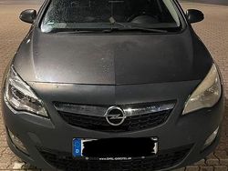 Grau Gebraucht 2010 Opel Astra Kombi | 4.500 € (Etwas zu teuer)