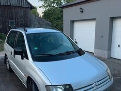 Grau Gebraucht 2000 Mitsubishi Space Runner Van / Kleinbus | 888 €