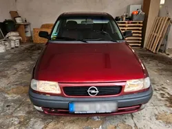 Rot Gebraucht 1994 Opel Astra Limousine | 2.099 €