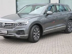 Grau Gebraucht 2019 VW Touareg Elegance SUV | 55.445 € (Fairer Preis)