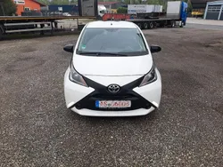 Weiß Gebraucht 2018 Toyota Aygo Kleinwagen | 6.500 € (Fairer Preis)