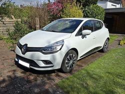 Weiß Gebraucht 2017 Renault Clio IV Intens Kleinwagen | 10.900 € (Etwas zu teuer)