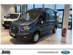 Chroma blau metallic Gebraucht 2022 Ford E-Transit Trend Van | 47.490 €
