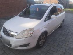 Weiß Gebraucht 2009 Opel Zafira Van / Kleinbus | 2.900 € (Fairer Preis)