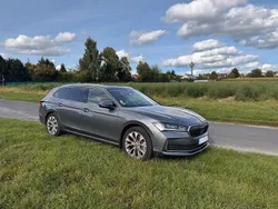 Grau Gebraucht 2024 Skoda Superb Kombi | 42.950 €