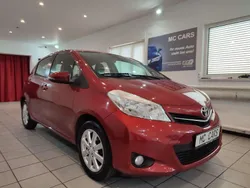 Rot Gebraucht 2013 Toyota Yaris Cool Kleinwagen | 5.499 € (Fairer Preis)
