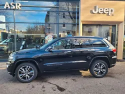 Schwarz diamond black crystal p/c metallic Gebraucht 2018 Jeep Grand Cherokee Overland SUV | 41.990 €