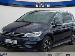 Blau Gebraucht 2024 VW Touran Highline Van / Kleinbus | 36.550 € (Fairer Preis)