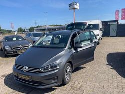 Grau Gebraucht 2017 VW Golf Sportsvan Sound Van / Kleinbus | 14.999 € (Fairer Preis)