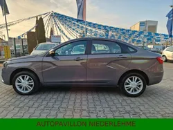 Grau Gebraucht 2018 Lada Vesta Limousine | 8.950 € (Fairer Preis)