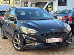 Obsidianschwarz metallic Gebraucht 2020 Ford Focus ST-Line Kombi | 14.699 € (Fairer Preis)